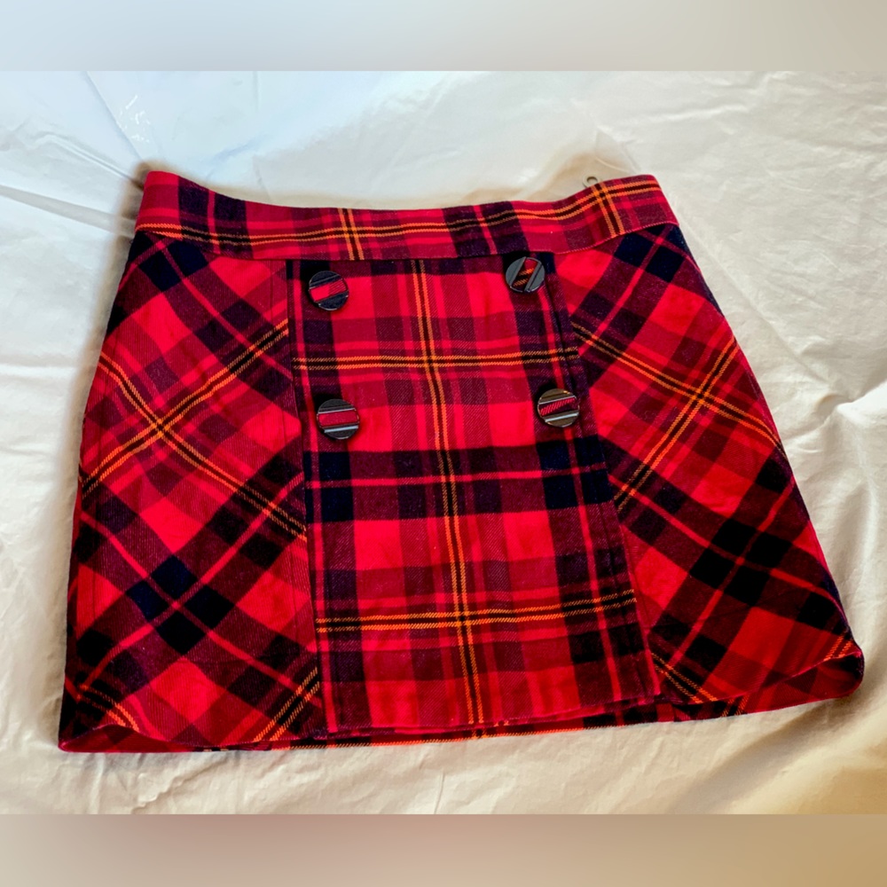 Gwen Stefani L.A.M.B. Fall 2007  Plaid skirt.